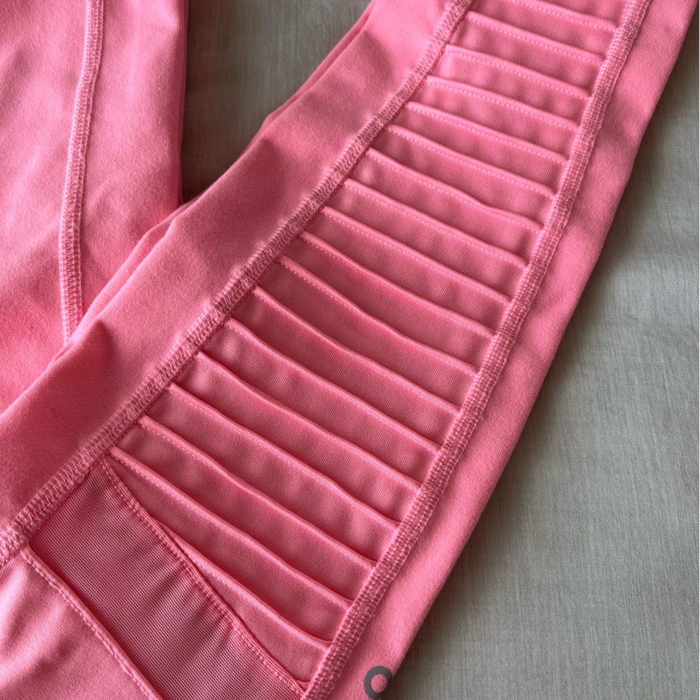 Alo Yoga pink leggings size Small - Picture 3 of 4